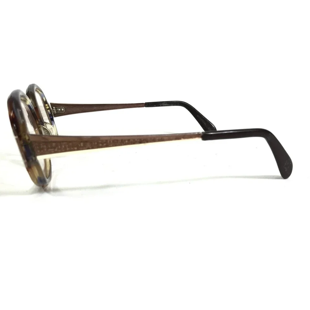 Universal frames are